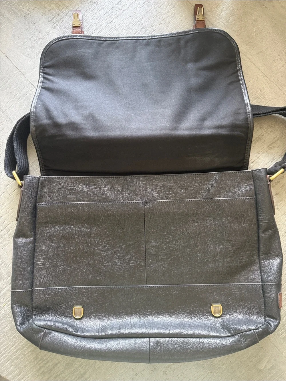 Fossil Black Leather Messenger Bag with Brown Accents